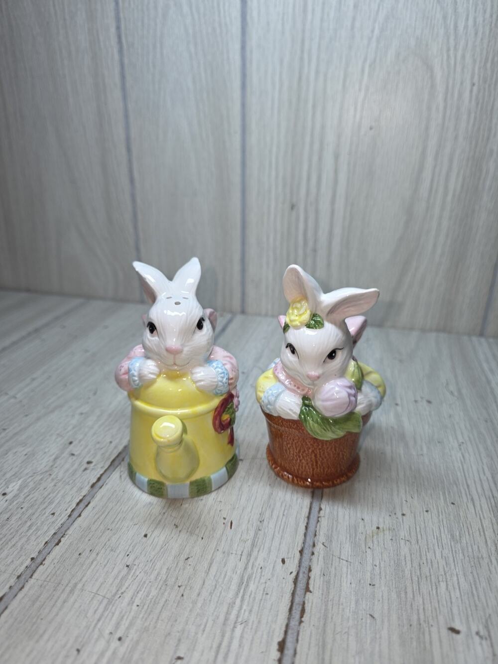 Vintage 1996 Jay Imports Spring Easter Bunny Salt & Pepper Shakers 4" Holiday